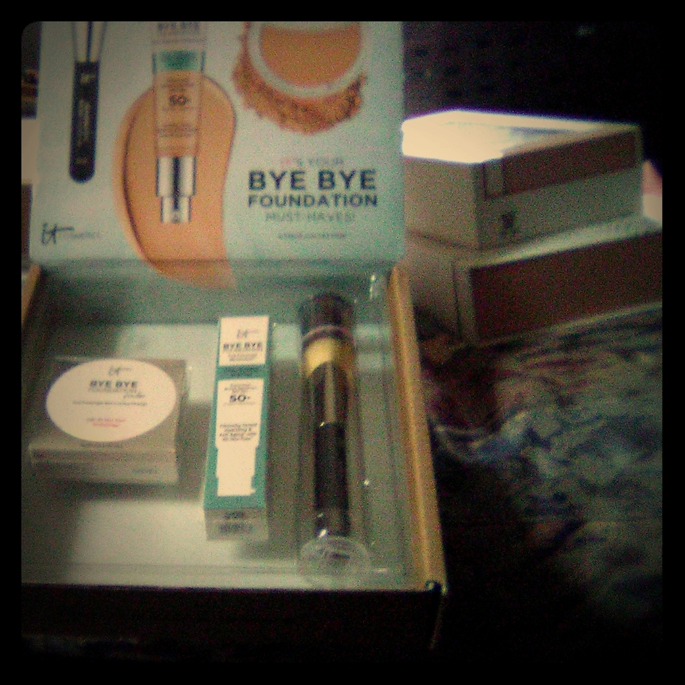 IT COSMETICS BYE BYE FOUNDATION 3 PIECE COLLECTION